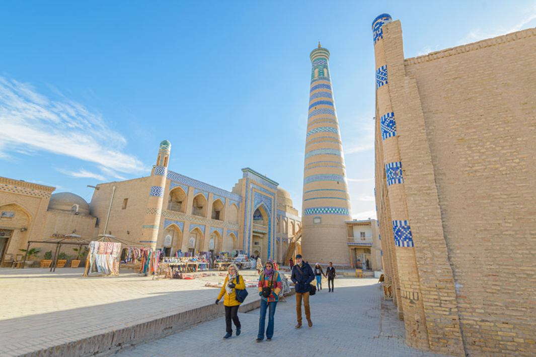 Сколько туристов посетило Узбекистан за 9 месяцев?
