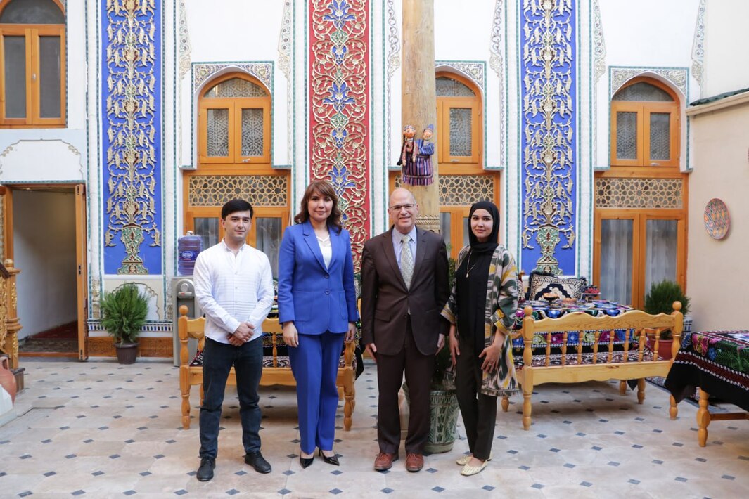 Посол США в Узбекистане посетил 2-х звездочный семейный гостевой дом 